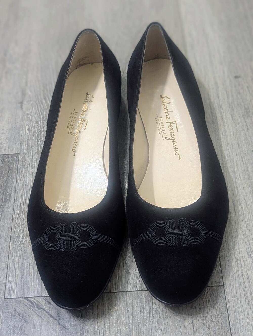 Salvatore Ferragamo Gancini LOGO Black Suede Embroidered Round-Toe Flats